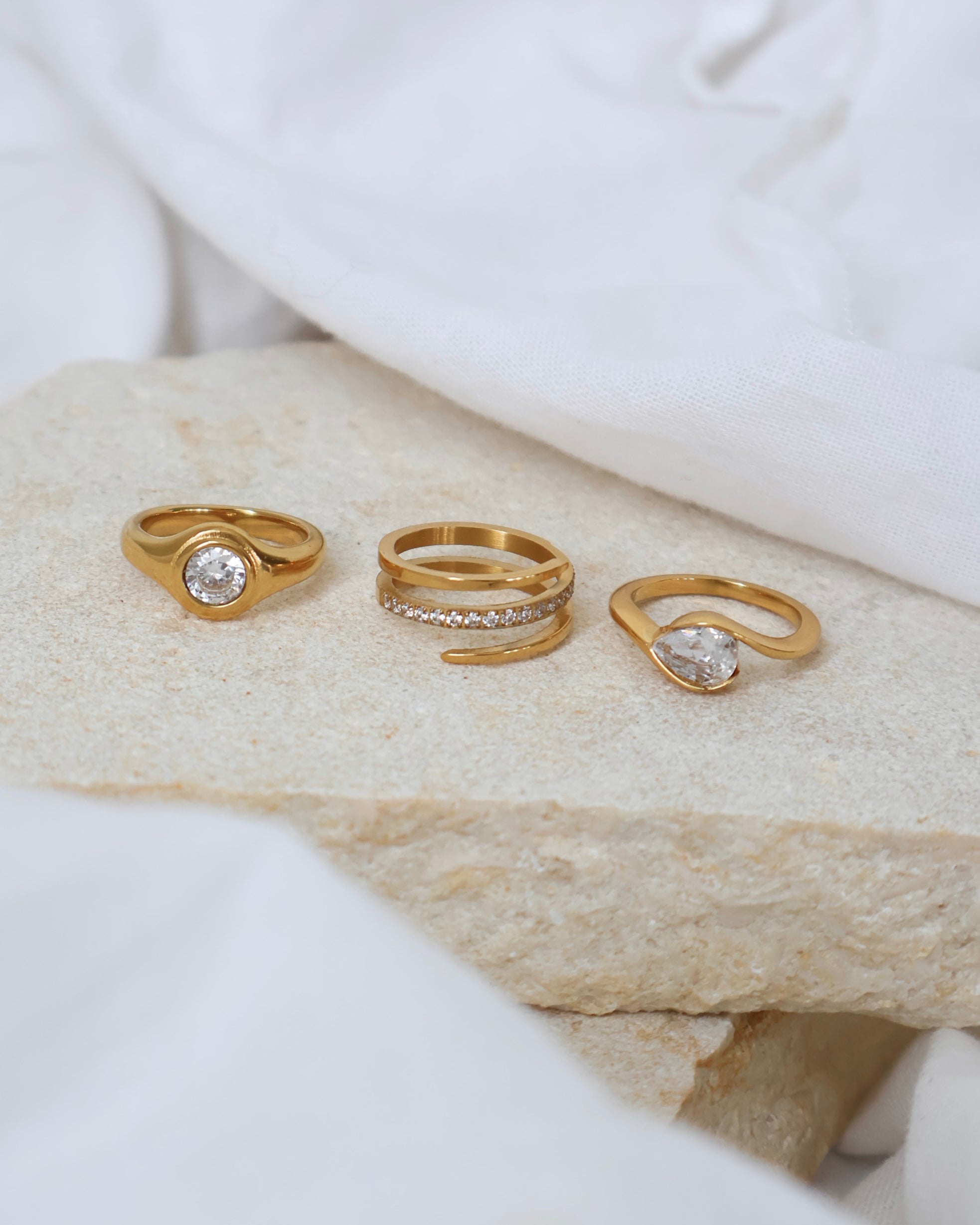 The Violet Pinky Ring – FINERRINGS