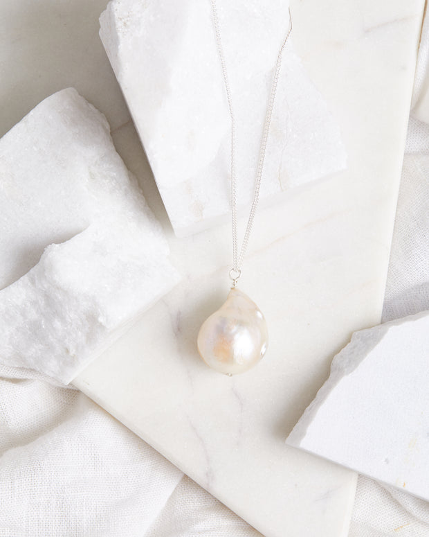 The Pearl Pendant Necklace