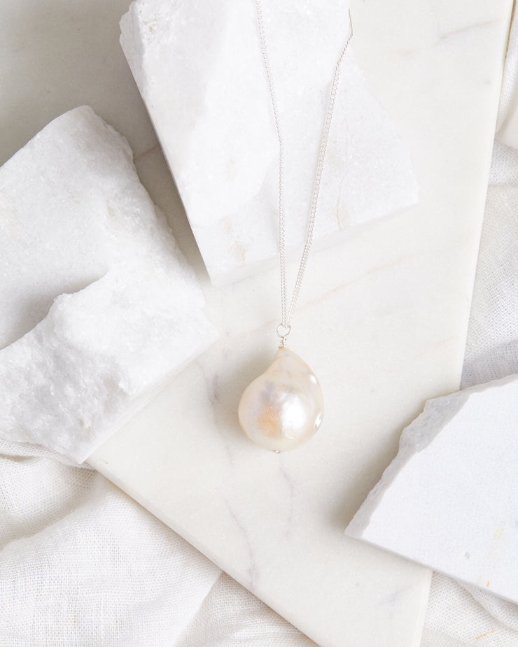 The Pearl Pendant Necklace