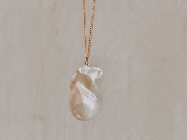 The Pearl Pendant Necklace