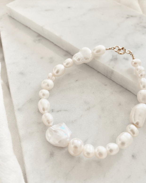 The Mixed Pearls Bracelet