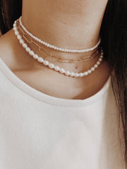 THE MEDIUM PEARL SHORT NECKLACE