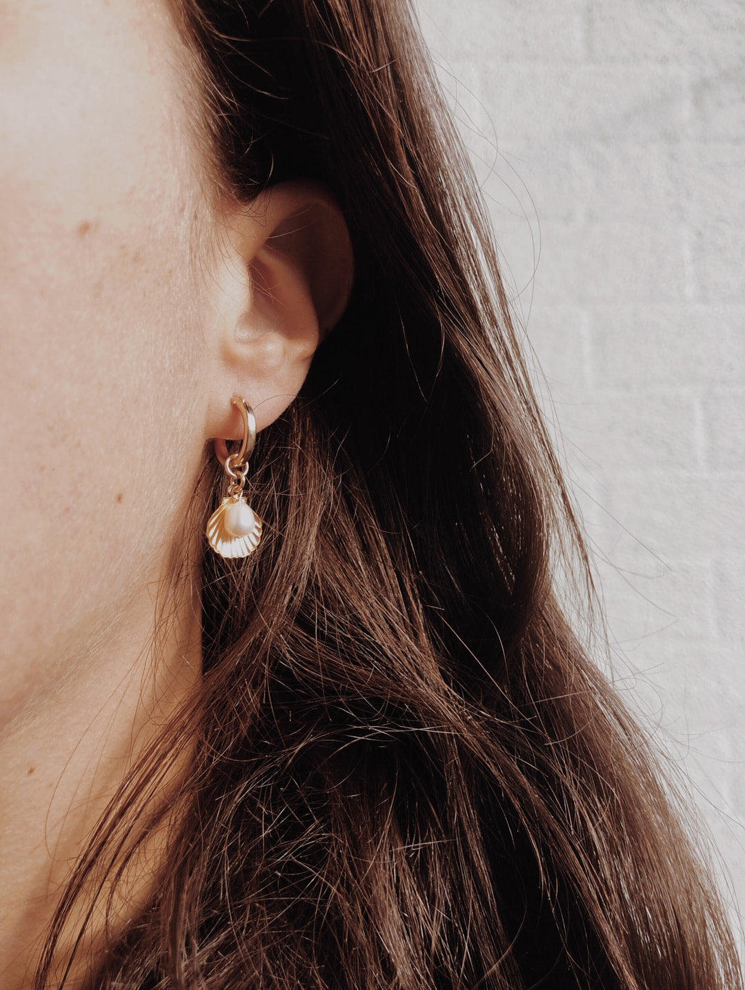 SHELL & PEARL HOOPS